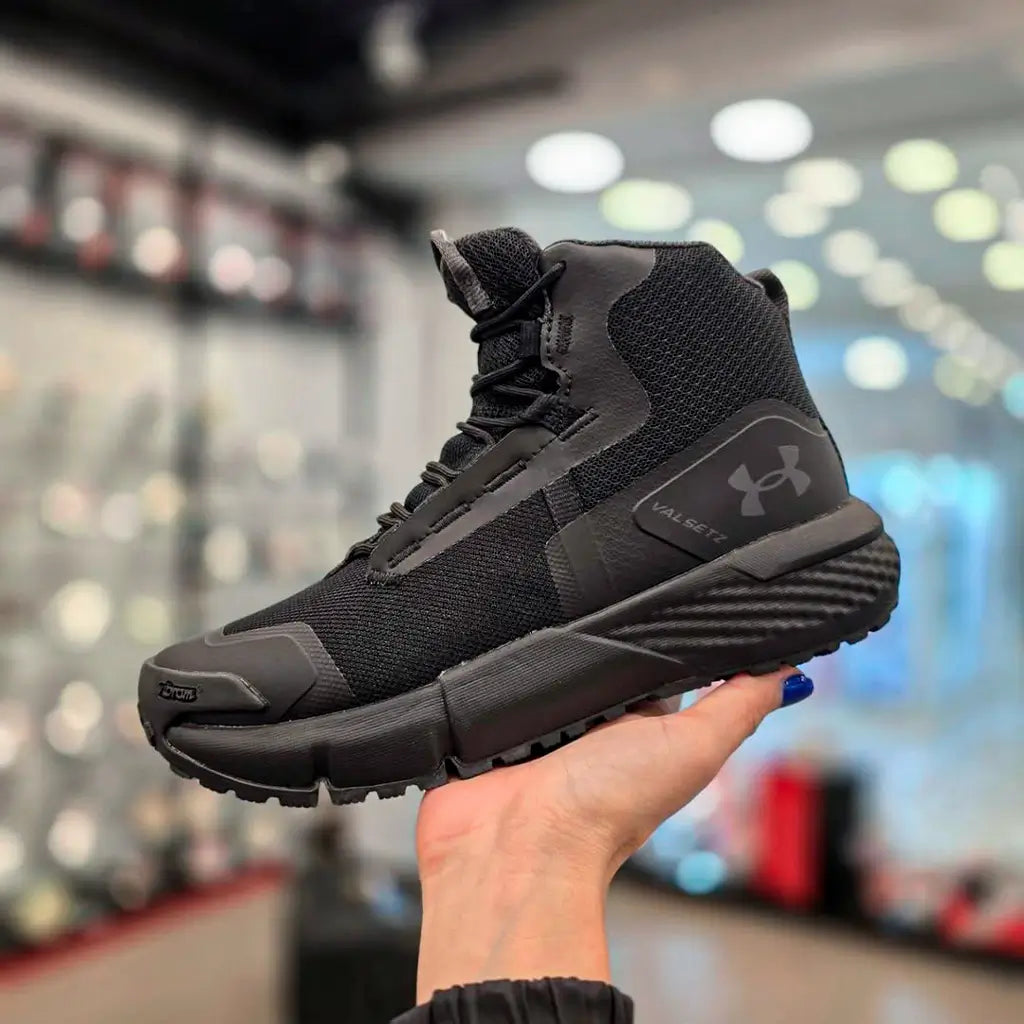 Bota Charged Negro