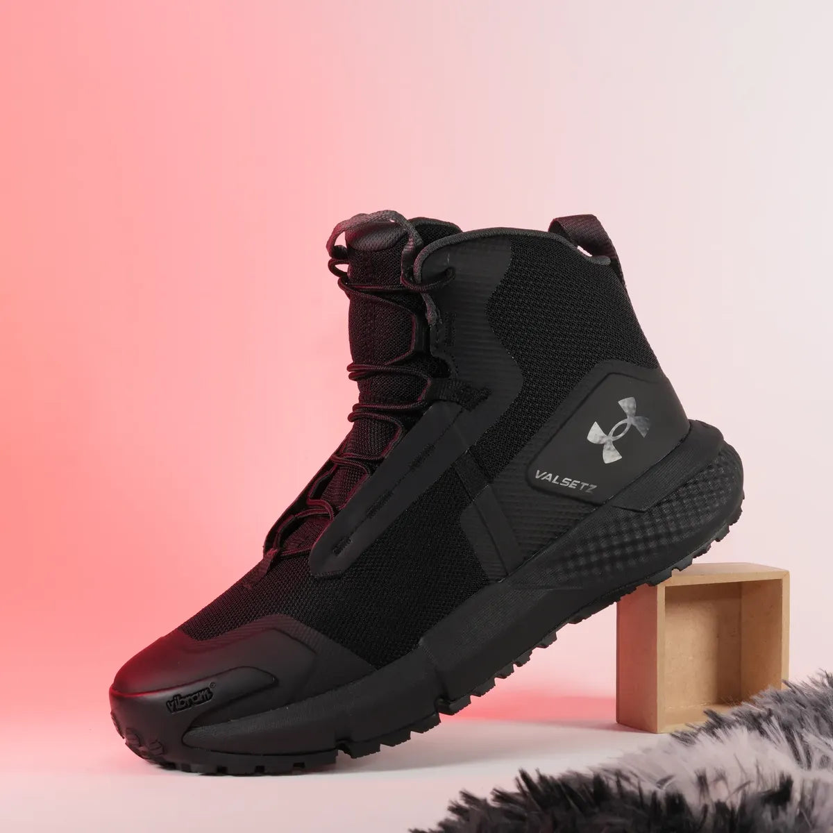 Bota Charged Negro
