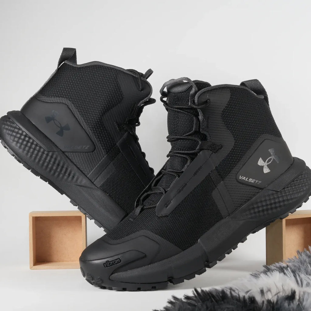 Bota Charged Negro